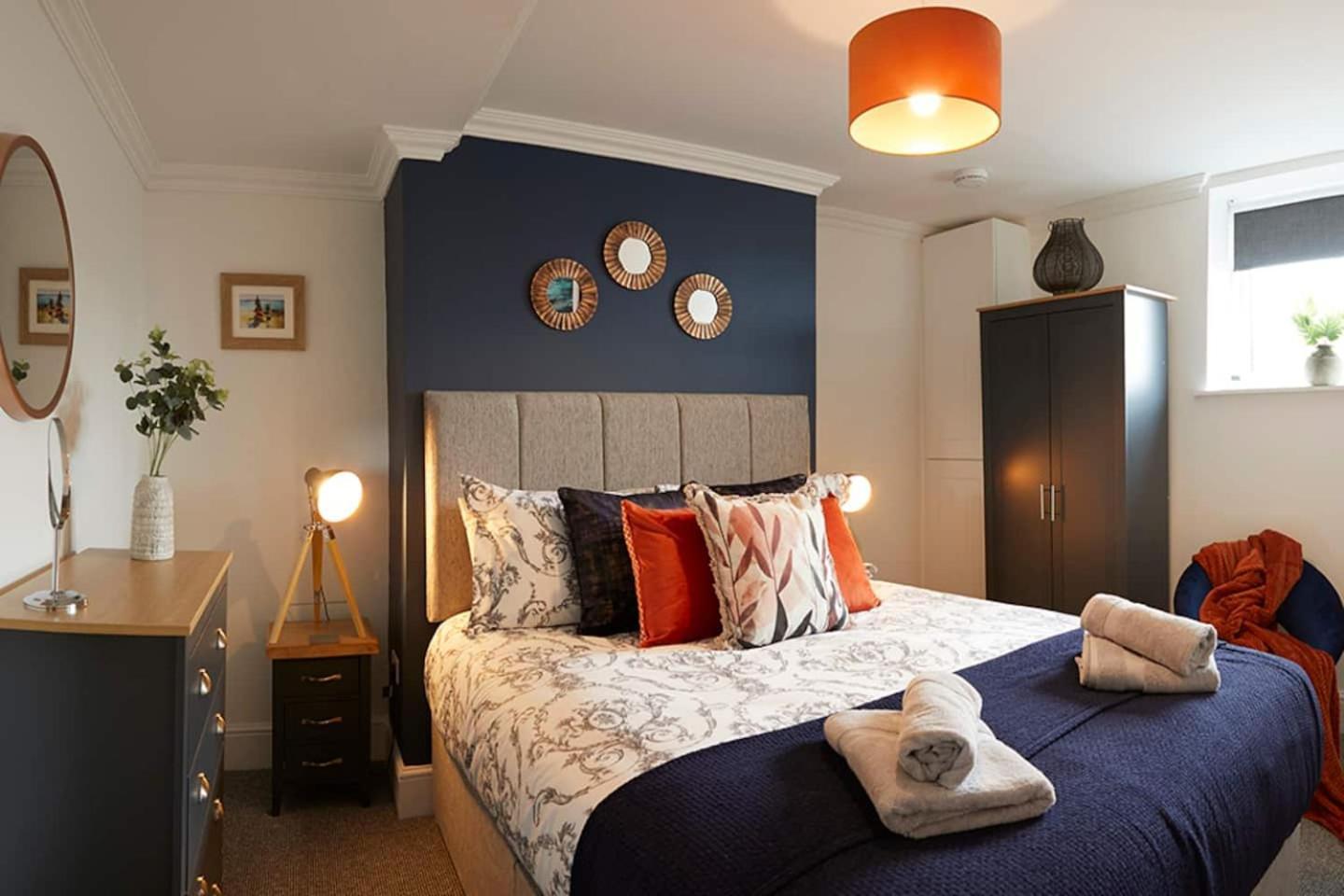 Bay View - Amazing Location With Sea Views! *